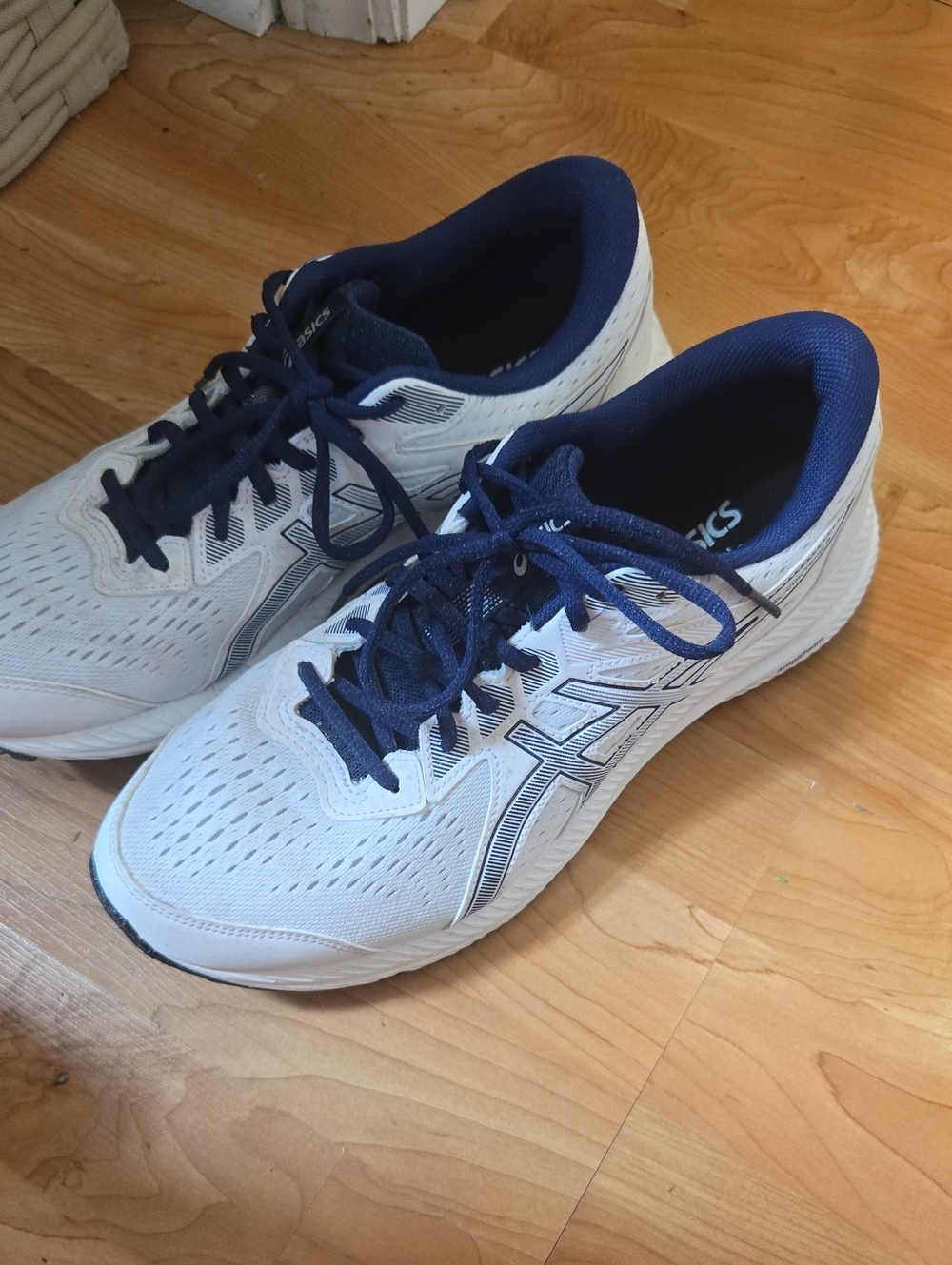 ASICS Men's White and Navy Athletic Running Shoes 10.5